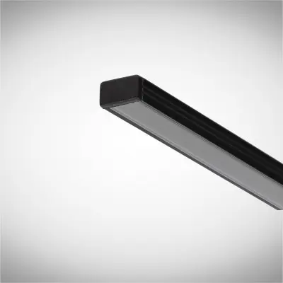 profil led negru aplicat pe mobila trepte si perete